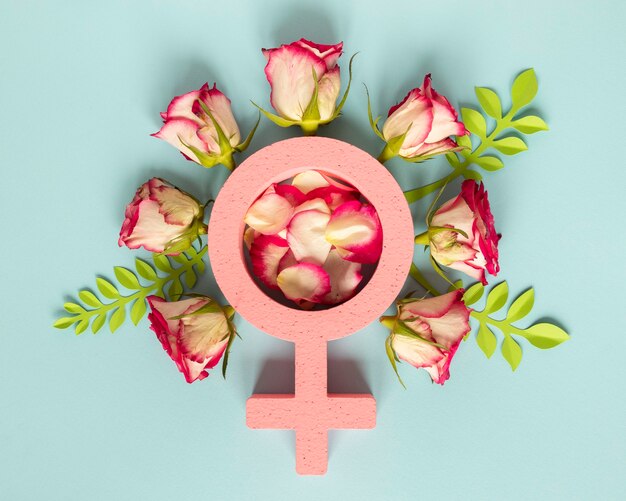 Endecha plana de símbolo femenino con rosas para el día de la mujer