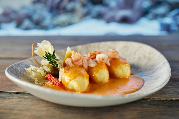 Enfoque selectivo de mariscos exóticos cocinados para la cena.