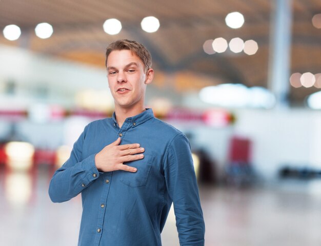 enfriar joven-hombre orgulloso