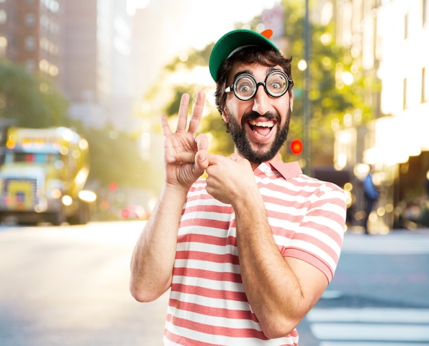 Foto gratuita engañar a hombre loco. la expresión feliz