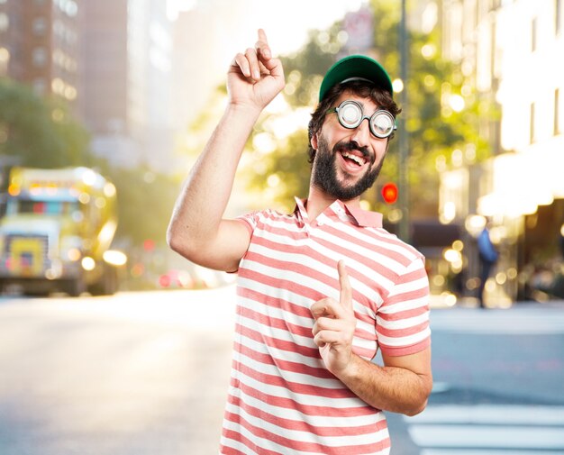 engañar a hombre loco. la expresión feliz