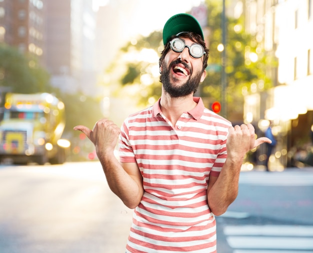 Foto gratuita engañar a hombre loco. la expresión feliz