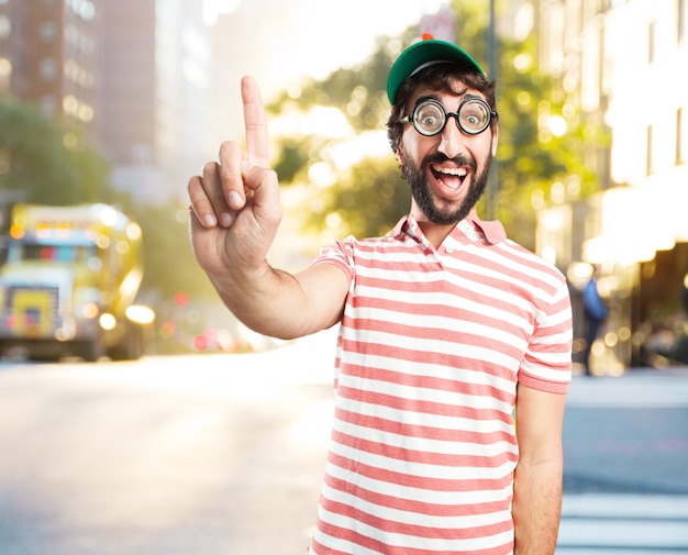 engañar a hombre loco. la expresión feliz