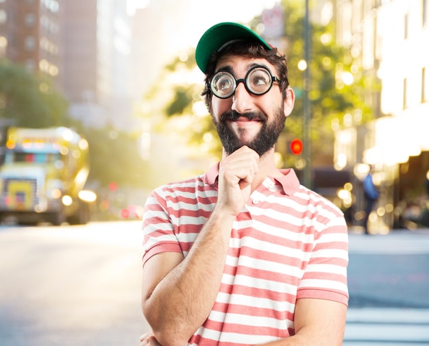 Foto gratuita engañar a hombre loco. la expresión feliz