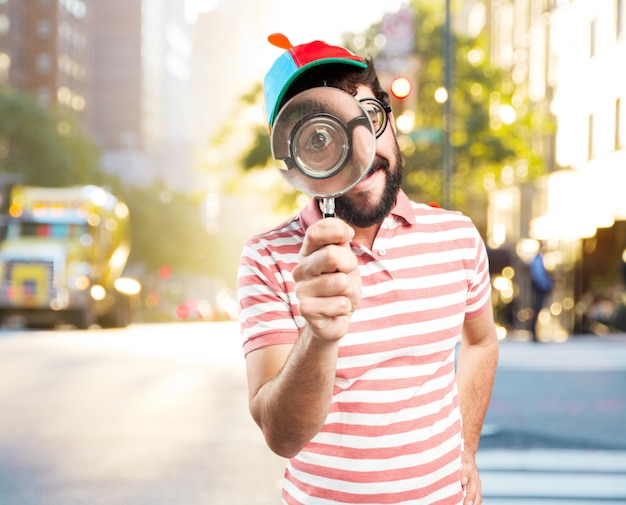 Foto gratuita engañar a hombre loco. la expresión feliz