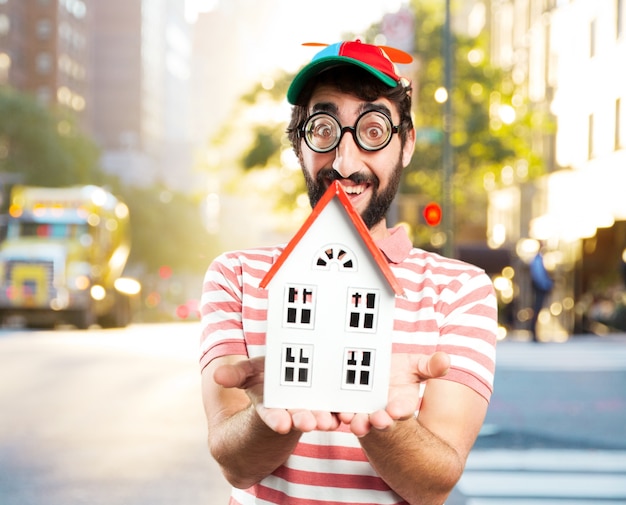 Foto gratuita engañar a hombre loco. la expresión feliz