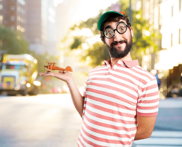 Foto gratuita engañar a hombre loco. la expresión feliz