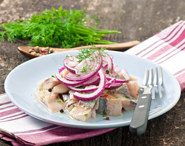 Ensalada de arenque con cebolla