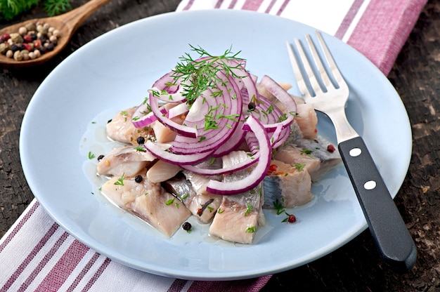 Ensalada de arenque con cebolla