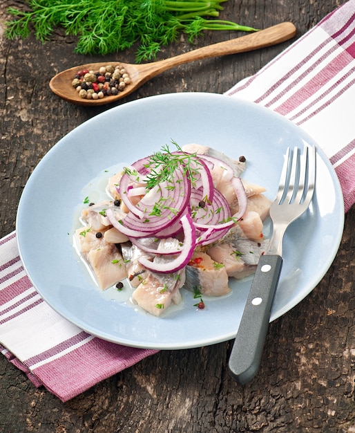 Ensalada de arenque con cebolla