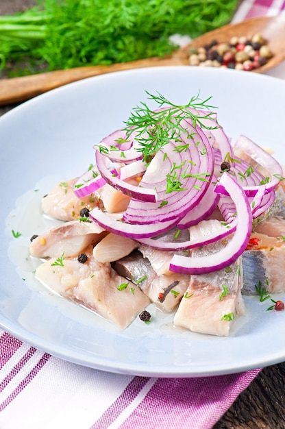 Ensalada de arenque con cebolla