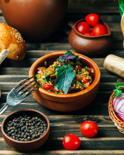 Ensalada de caviar de berenjenas con hierbas