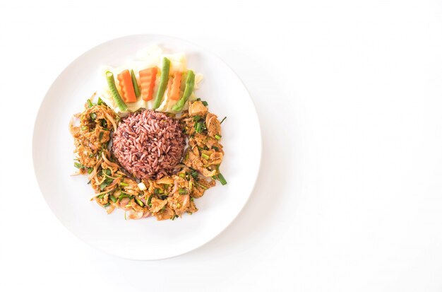 Ensalada de cerdo a la parrilla caliente y picante con Berry Rice