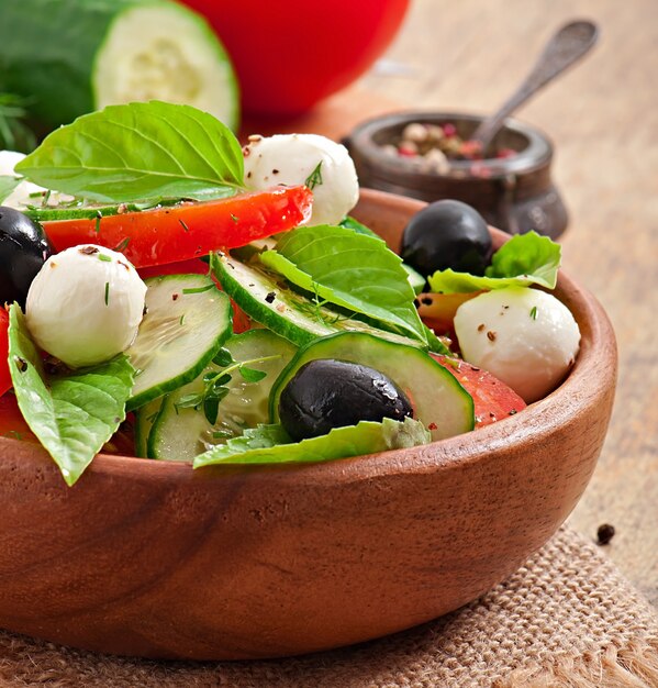 Ensalada griega de vegetales frescos, de cerca