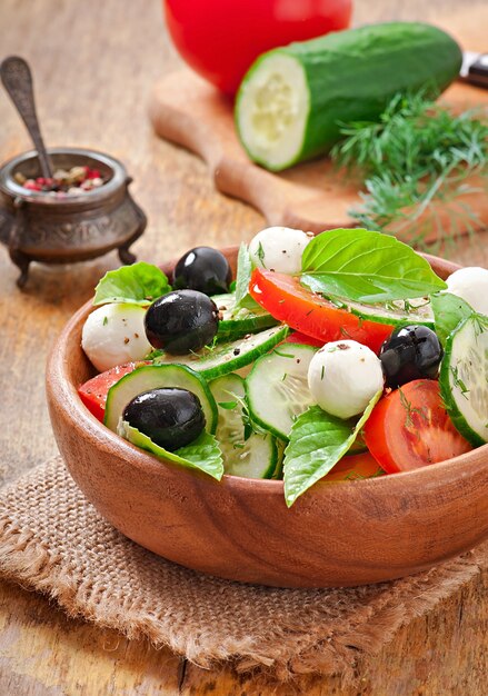 Ensalada griega de vegetales frescos, de cerca