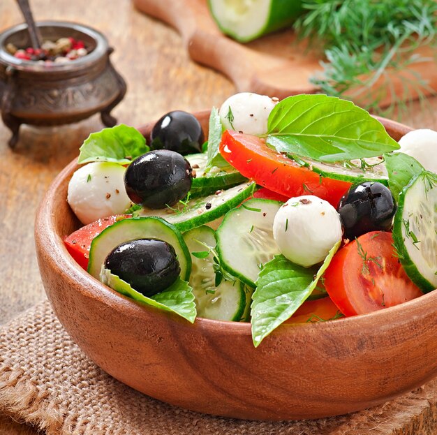 Ensalada griega de vegetales frescos, de cerca