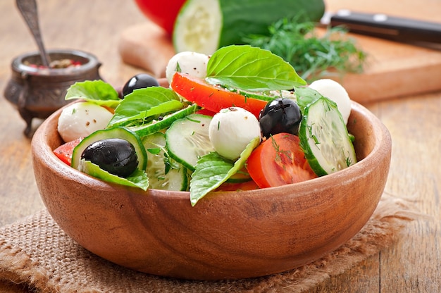 Ensalada griega de vegetales frescos, de cerca