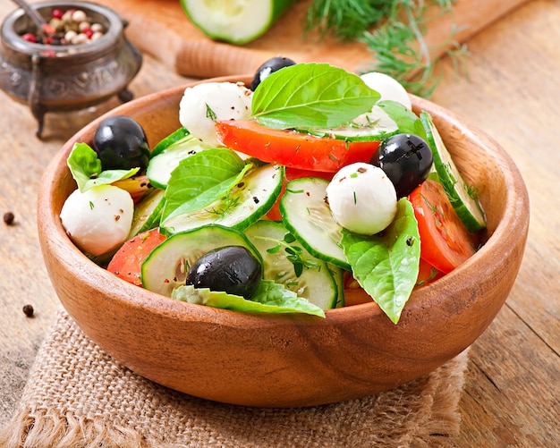 Ensalada griega de vegetales frescos, de cerca