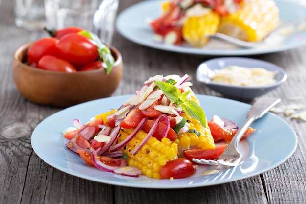 Ensalada con maíz al horno