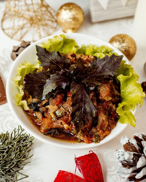 Ensalada de mangal con albahaca