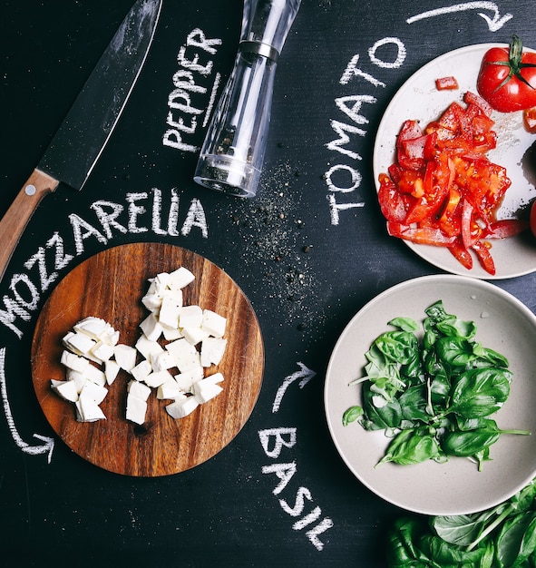 Ensalada en la mesa