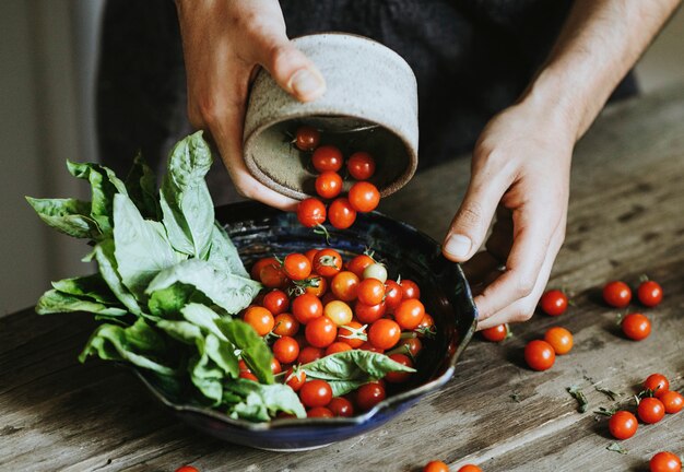 Ensalada orgánica de tomate cherry