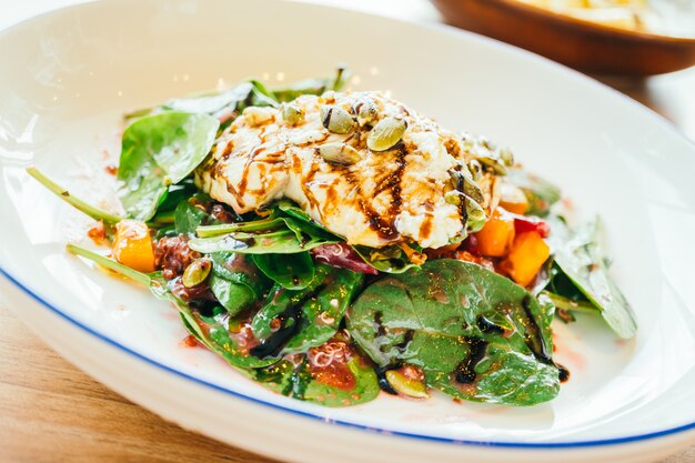 Ensalada de pollo a la parrilla