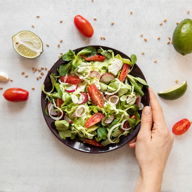 Ensalada sabrosa con verduras