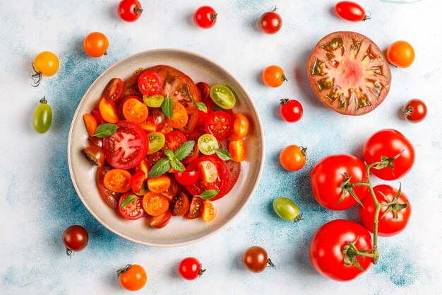 Ensalada de tomate fresco con albahaca.