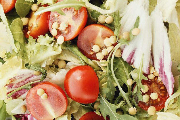 Ensalada con tomates cherry