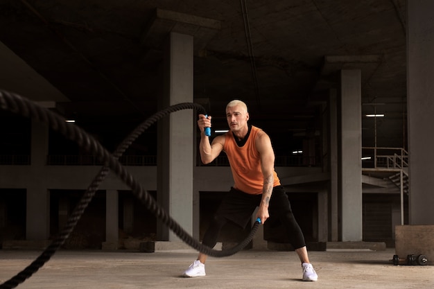 Foto gratuita entrenamiento de adultos para el culturismo.