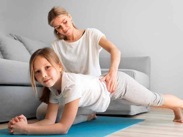 Entrenamiento deportivo para madres y niñas