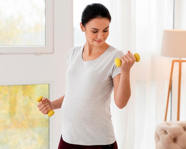 Entrenamiento de la mujer embarazada con pesas
