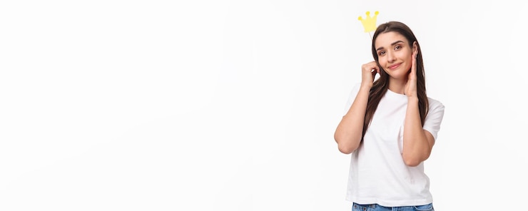 Foto gratuito entretenimiento diversión y concepto de vacaciones retrato de hermoso y seguro de sí mismo encantador joven sonriente