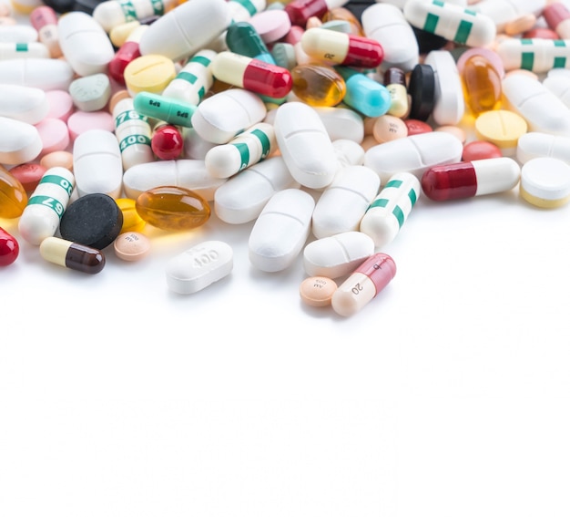 Envases de pastillas y cápsulas de medicamentos