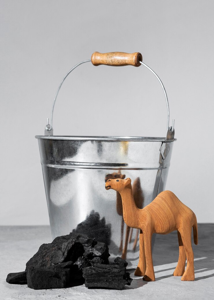 Photo Gratis epiphany day camel figurine with coal and bucket