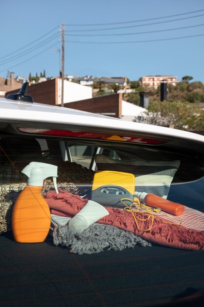 Equipaje visto desde la ventanilla trasera del coche