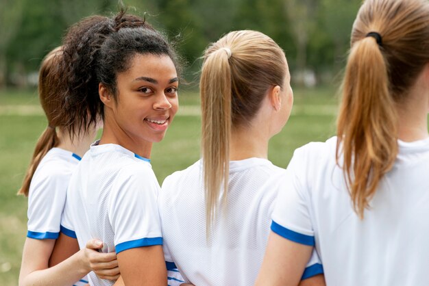 Equipo de fútbol femenino de primer plano