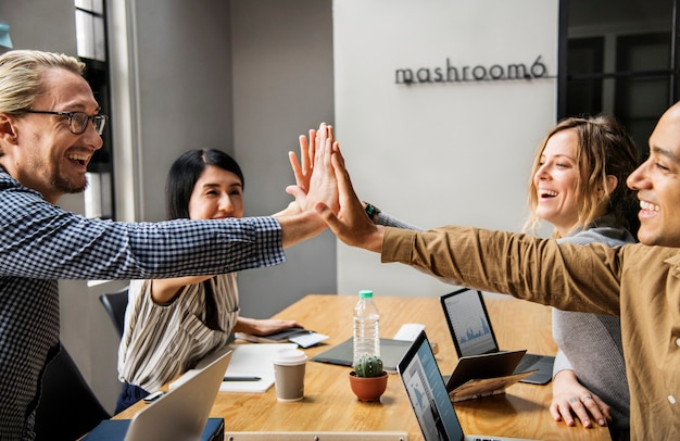 Foto gratuita equipo de gente de negocios