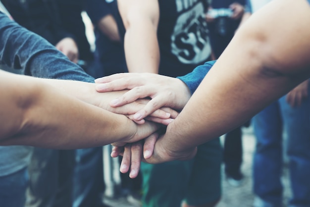 Equipo de grupo de personas blanco de energía