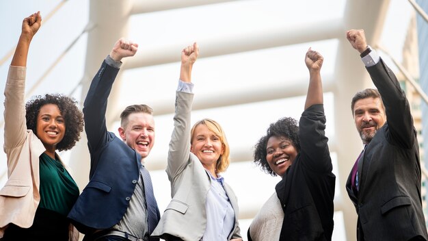 Un equipo de negocios exitoso y feliz
