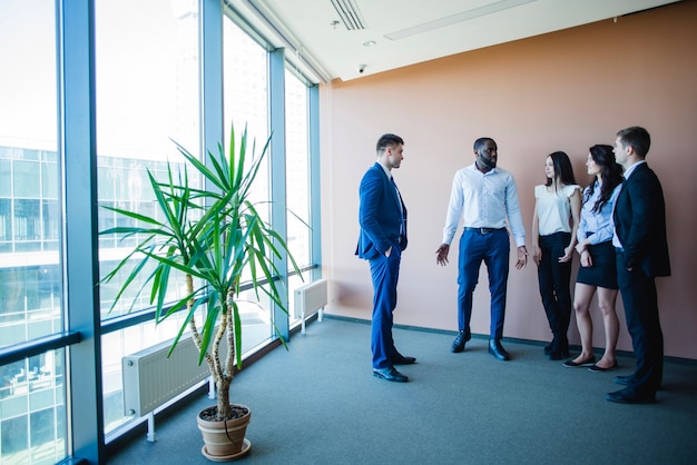 Equipo de negocios en oficina