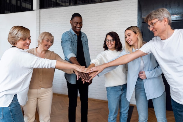 Equipo de negocios de plano medio