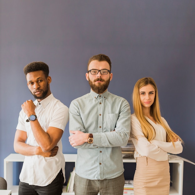 Foto gratuita equipo de negocios seguro