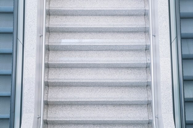 Escalera y escalera vacías