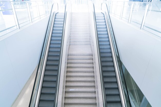 Escalera y escalera vacías