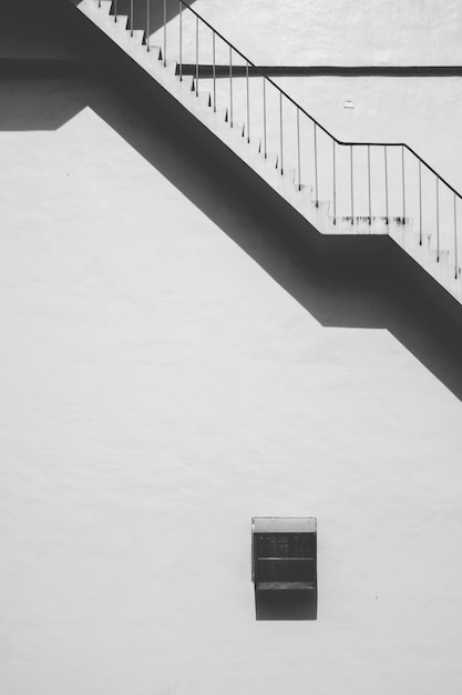 Escalera de hormigón al aire libre de ángulo bajo