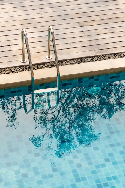 Escalera de la piscina