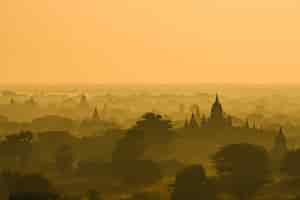 Foto gratuita escena de bagan, myanmar