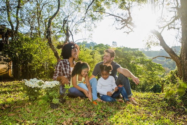 Foto gratuita escena de familia armonica